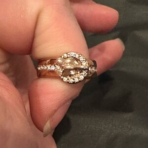 Avon Buckle Beauty Earring and Ring gift set Rose gold size 6